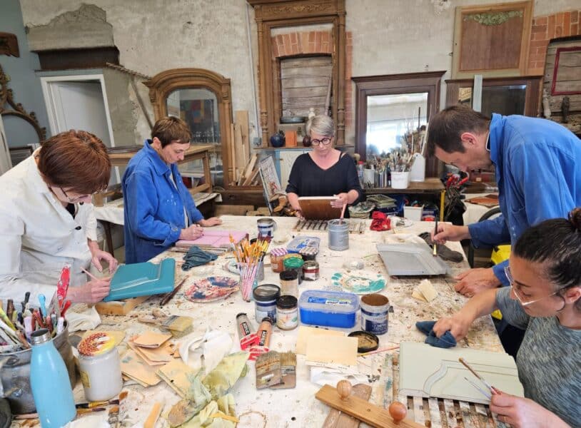 initiation au relooking de meuble en isere