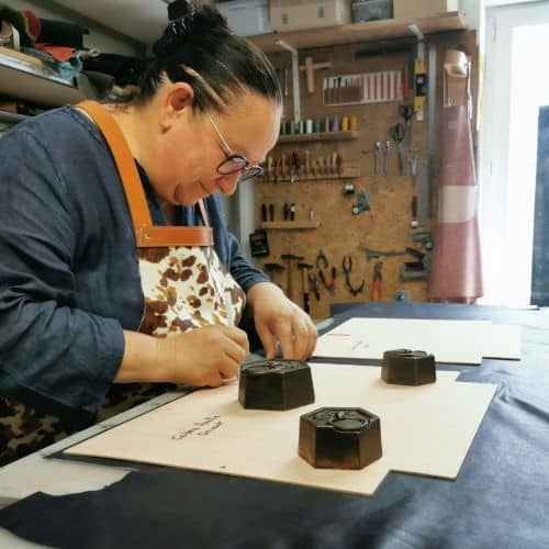 Atelier maroquinerie Angers - fabriquez votre ceinture en cuir - 3h